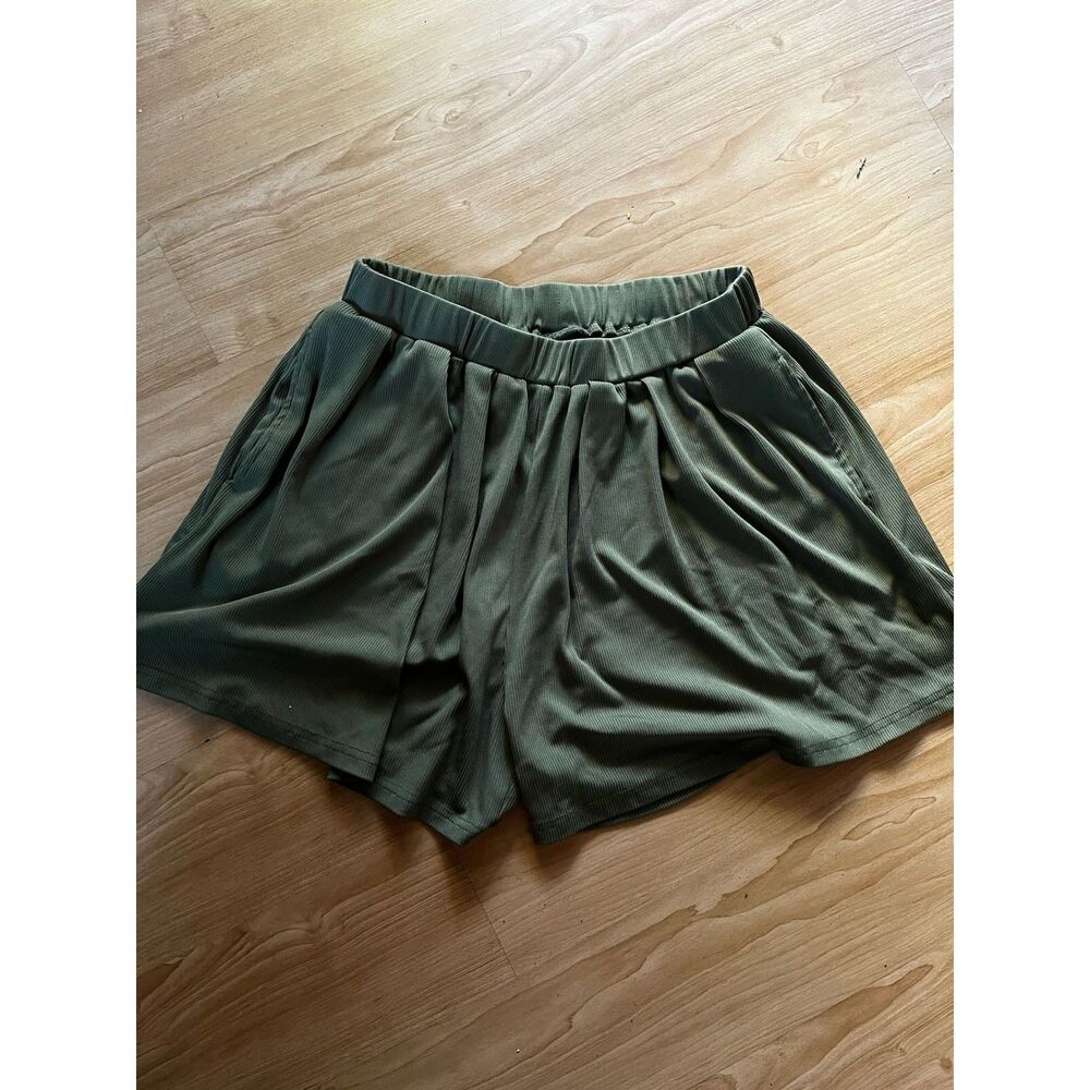 ribbed pleated loungewear shorts with pockets size medium CIDER